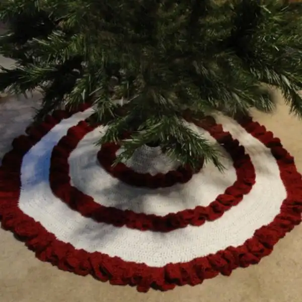 Elegant Crochet Tree Skirt