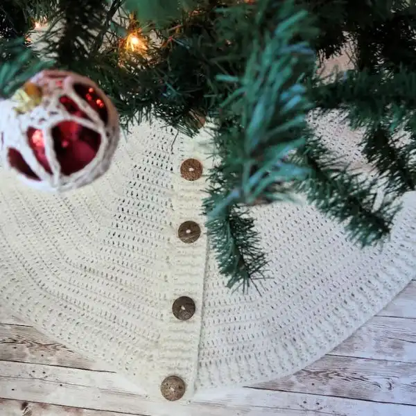 Buttoned Tree Skirt