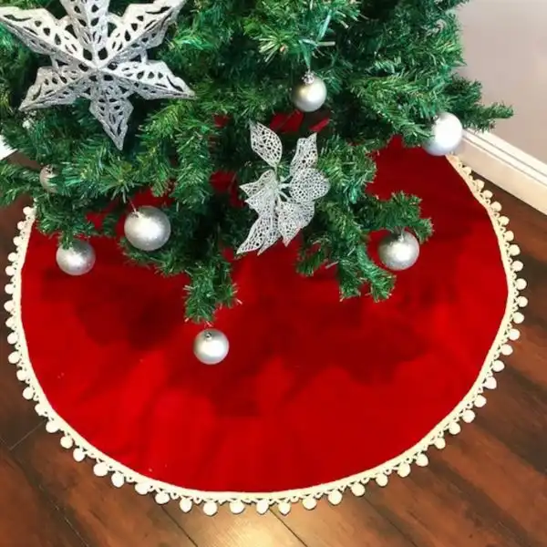 Luxurious Velvet Trimmed Tree Skirt