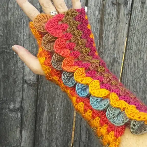 Dragon Scale Stripes Fingerless Gloves