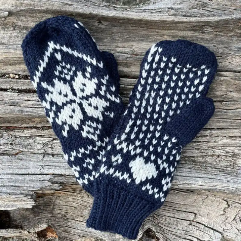 Classic Snowflake Mittens