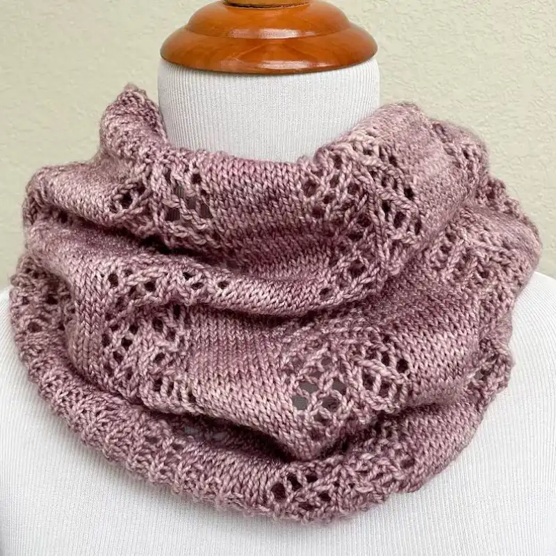 Dart Fingering Weight Cowl