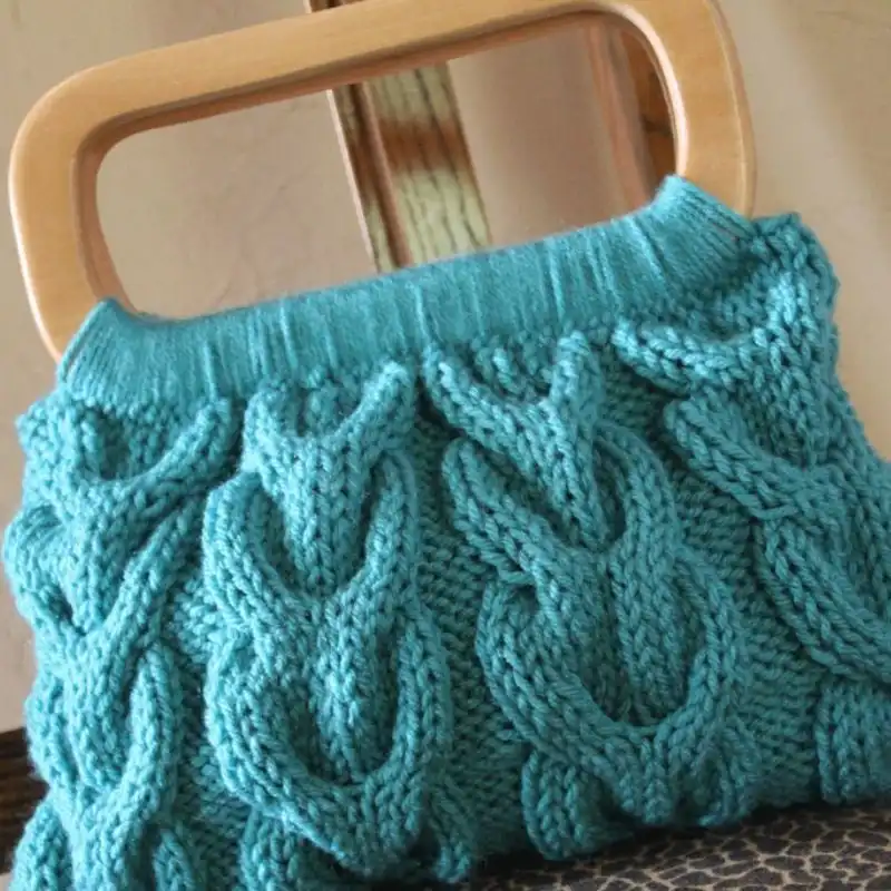 Pattern Knit Horseshoe Cable Handbag