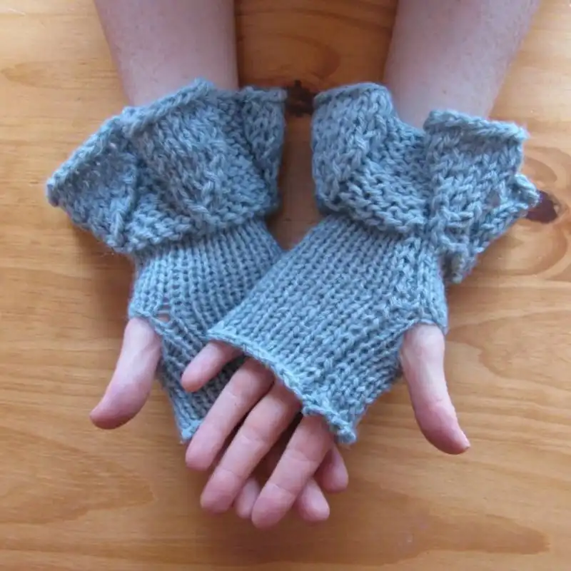 Ruffled Edge Mittens Pattern 