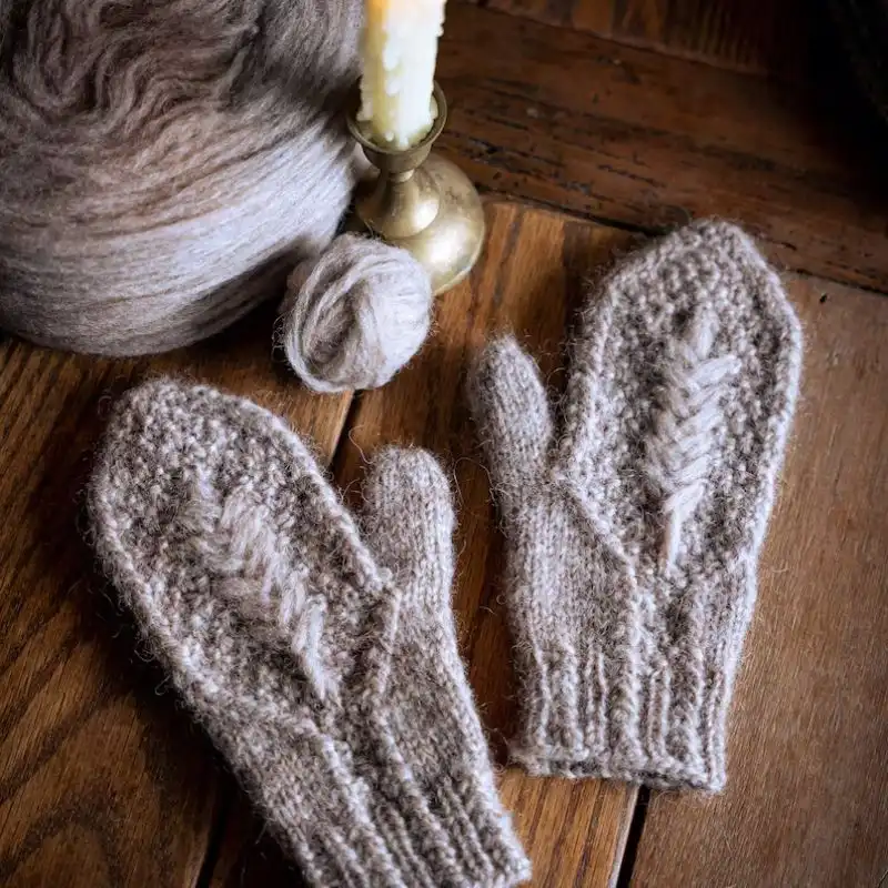 Triga Mittens Knitting Pattern