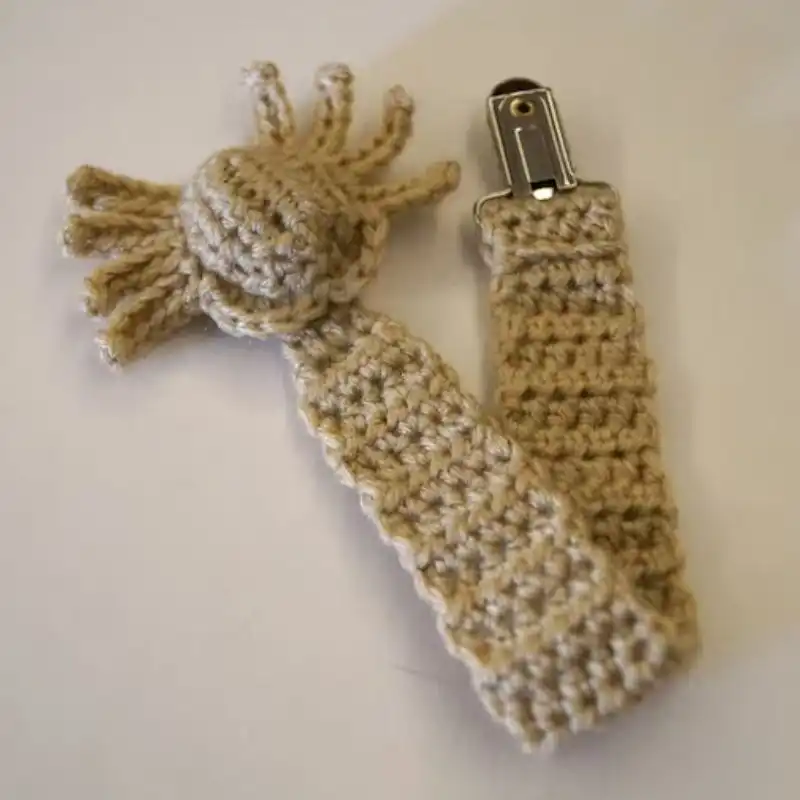 Alien Facehugger Pacifier Clip