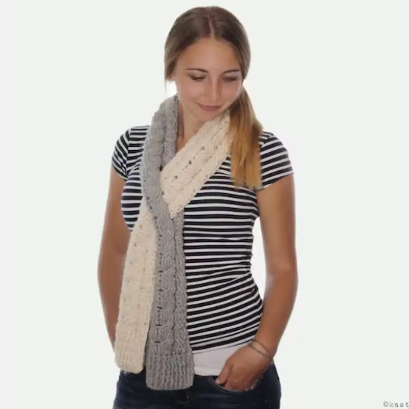 Cabled Keyhole Scarf