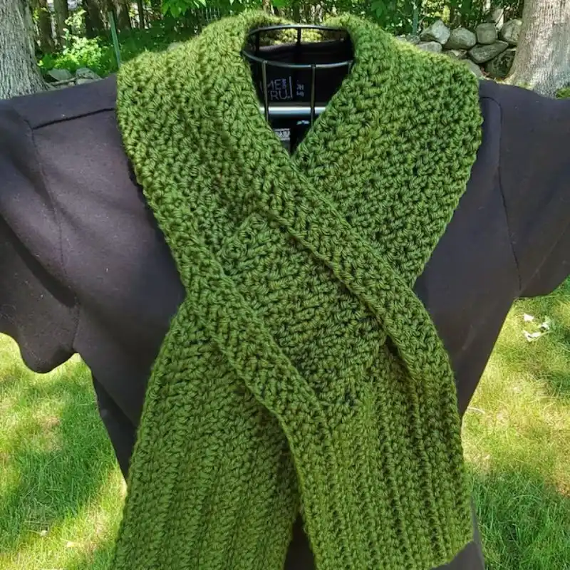 Double Keyhole Scarf Pattern