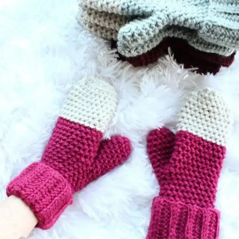 Vanilla Dip Crochet Mitten Pattern