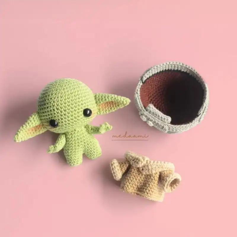 Baby Alien With Pod Amigurumi