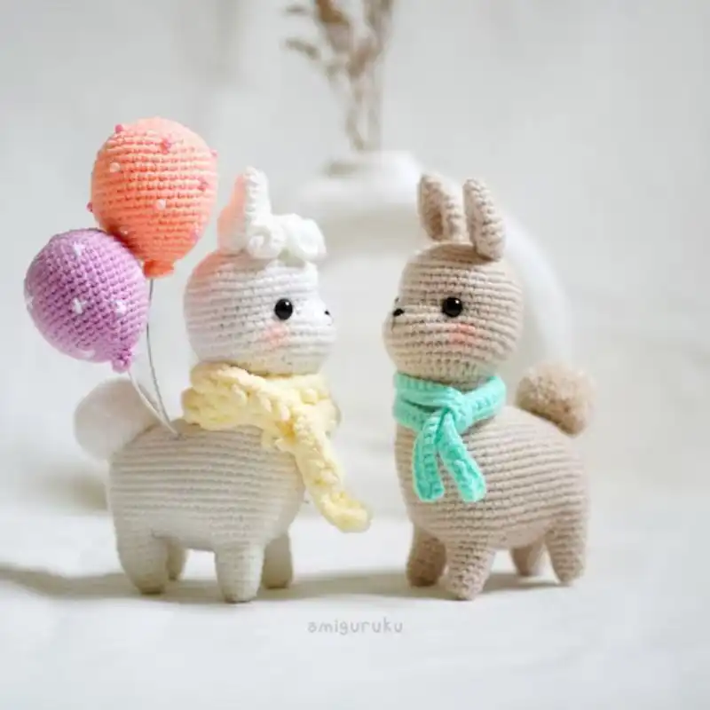 Ruiz & Lucia The Alpacas With Balloons